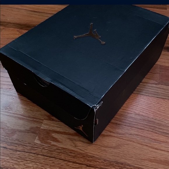 BRAND NEW AUTHENTICATED Air Jordan 1 Mid SE Patent Black White Gold Men’s Size 9